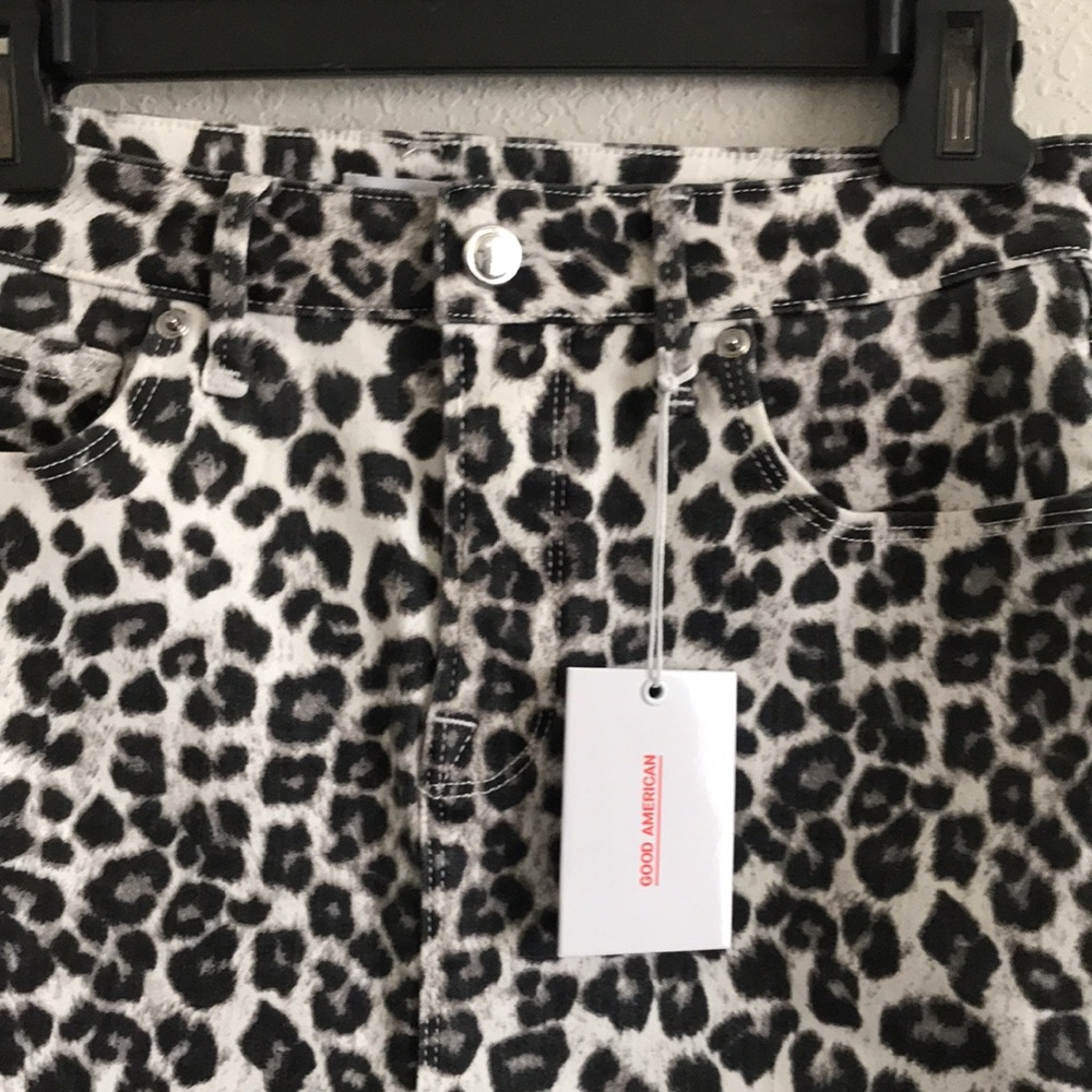 Good American- mini leopard denim skirt - Picture 2 of 7